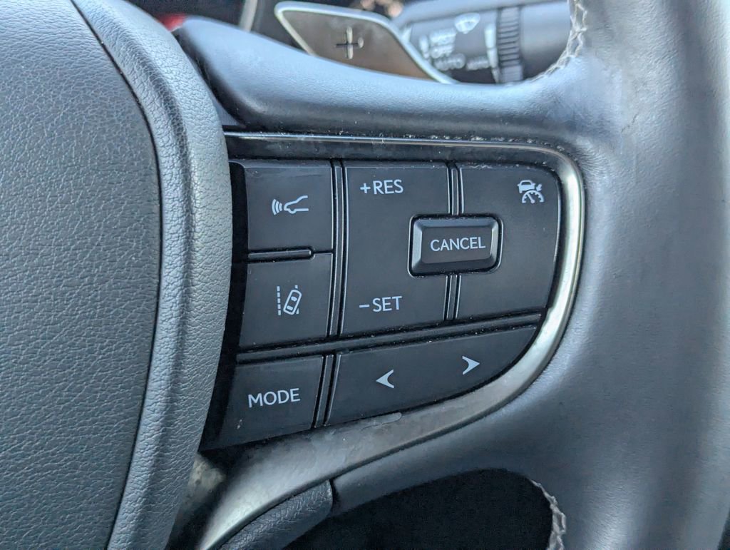 Used 2022 Lexus LS 500 w/ Accessory Package (Z2) image 23