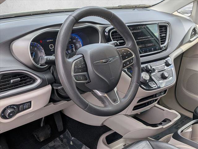 Used 2022 Chrysler Pacifica Touring-L image 10