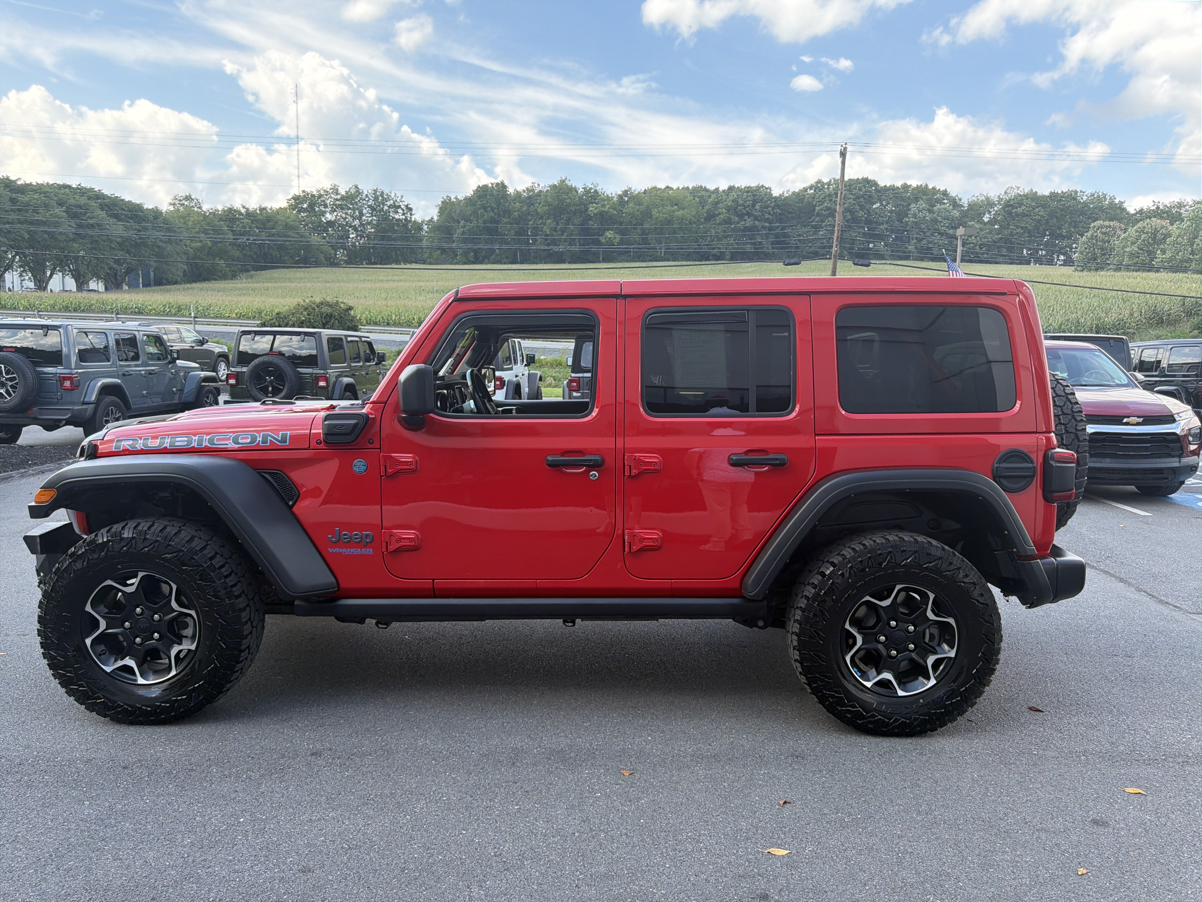 Used 2022 Jeep Wrangler Unlimited Rubicon 4xe AWD/4WD image 7