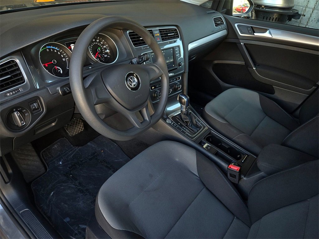 Used 2016 Volkswagen e-Golf SE w/ DC Fast Charging Package image 9