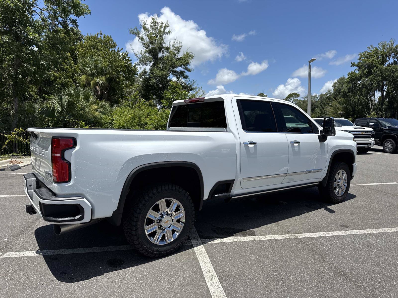 New 2026 Chevrolet Silverado 2500 High Country w/ High Country Premium Package AWD/4WD image 3