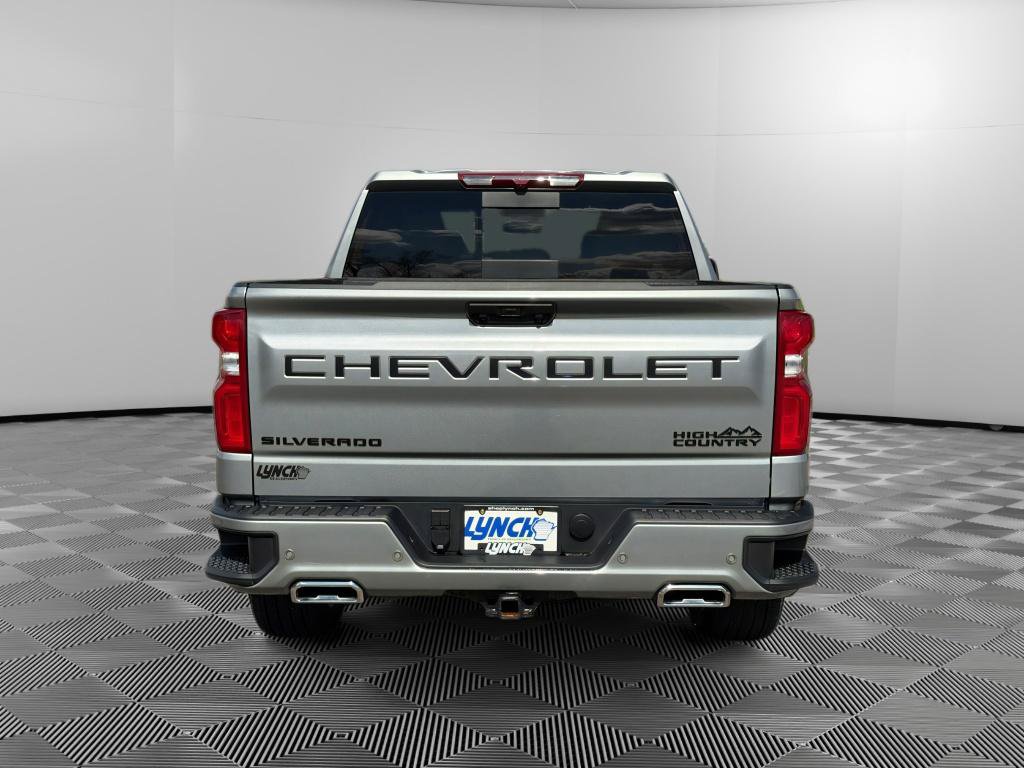 Used 2025 Chevrolet Silverado 1500 High Country w/ High Country Premium Package AWD/4WD image 3