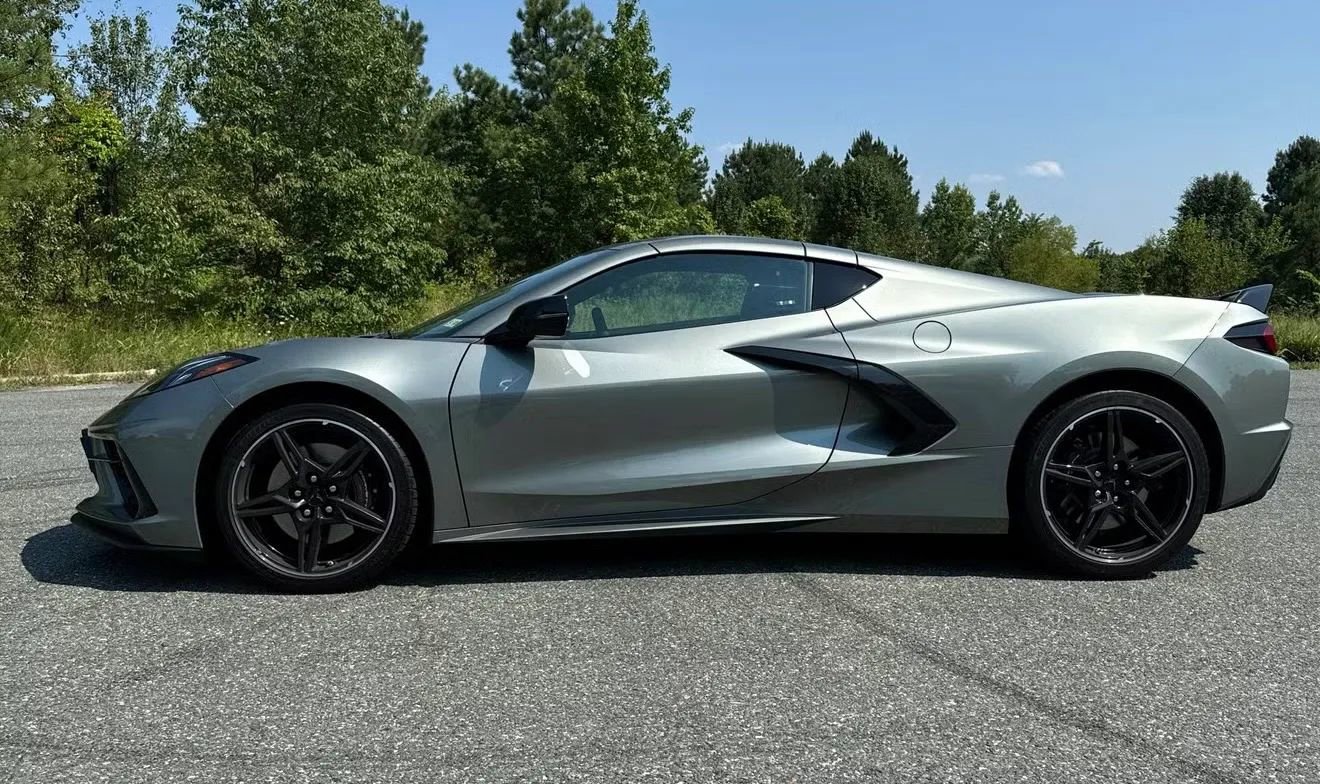 Used 2024 Chevrolet Corvette Stingray Preferred Cpe w/ Z51 Performance Package image 2