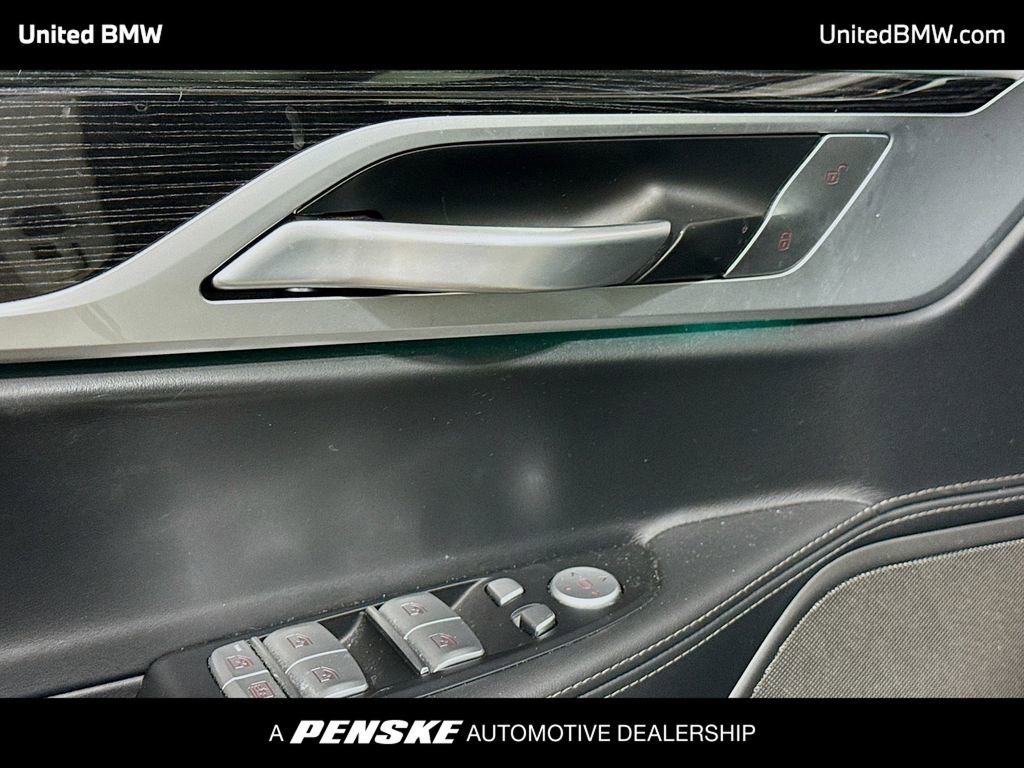 Used 2019 BMW 750i w/ M Sport Package image 3