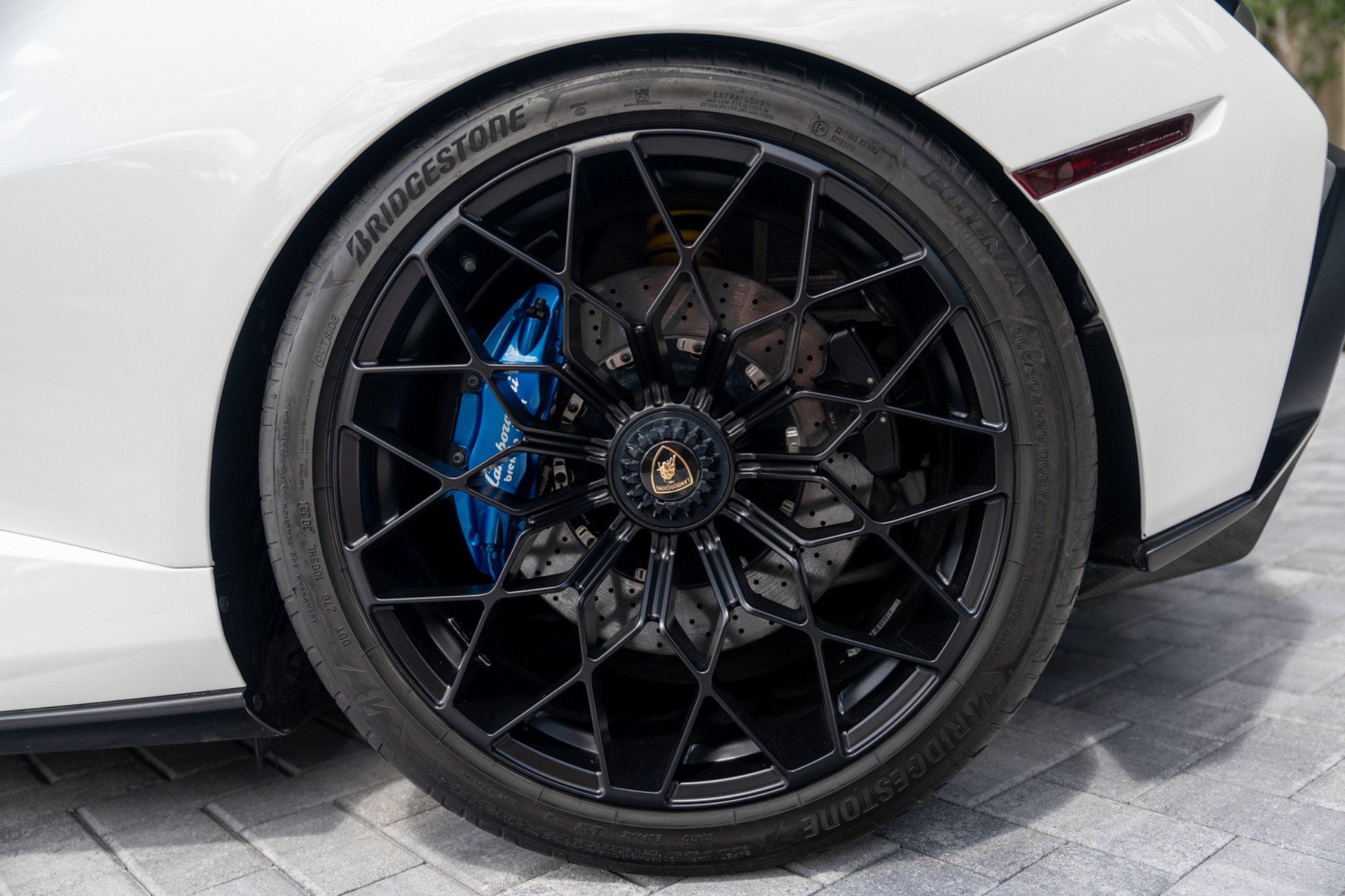 Used 2021 Lamborghini Huracan STO RWD image 13