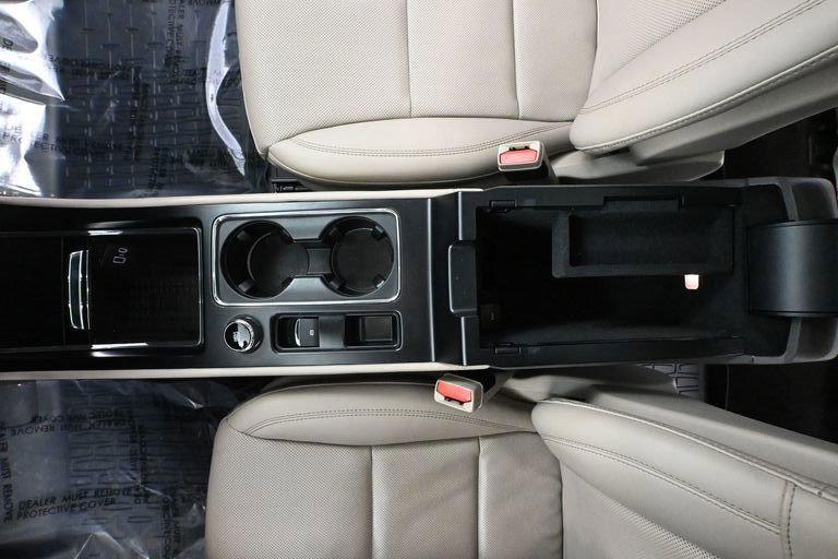 Used 2024 Lincoln Corsair AWD w/ Equipment Group 101A image 38