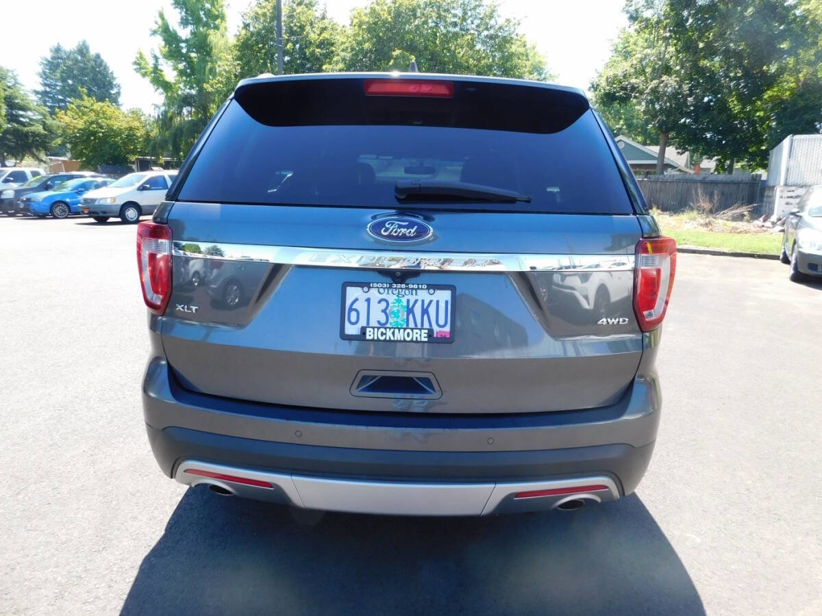 Used 2017 Ford Explorer XLT w/ Equipment Group 202A image 24