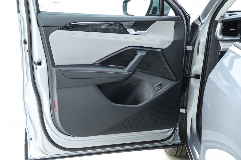 New 2026 Volkswagen Tiguan SE image 18