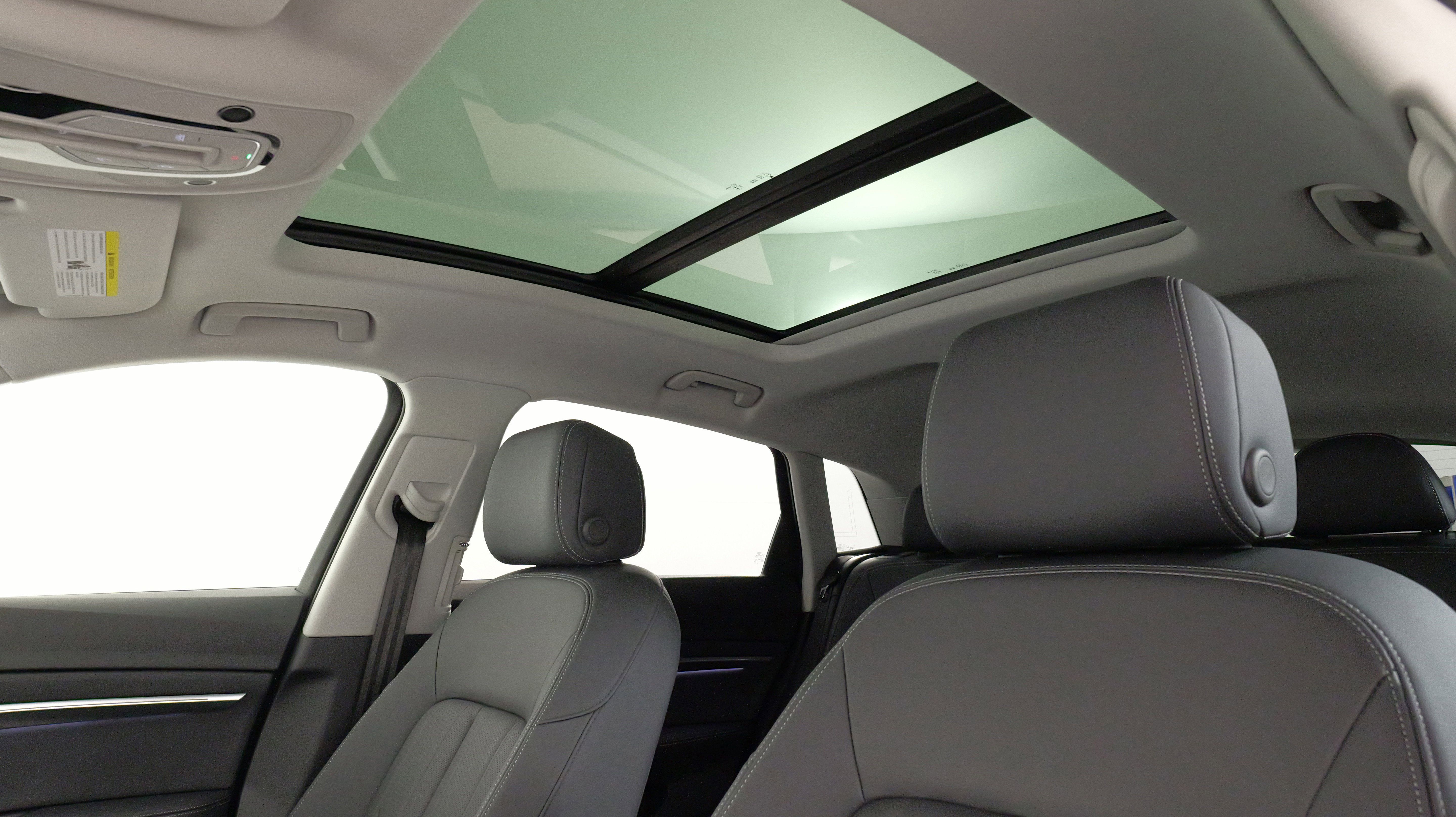 Used 2024 Audi Q8 e-tron Premium Plus w/ Premium Plus Package image 33