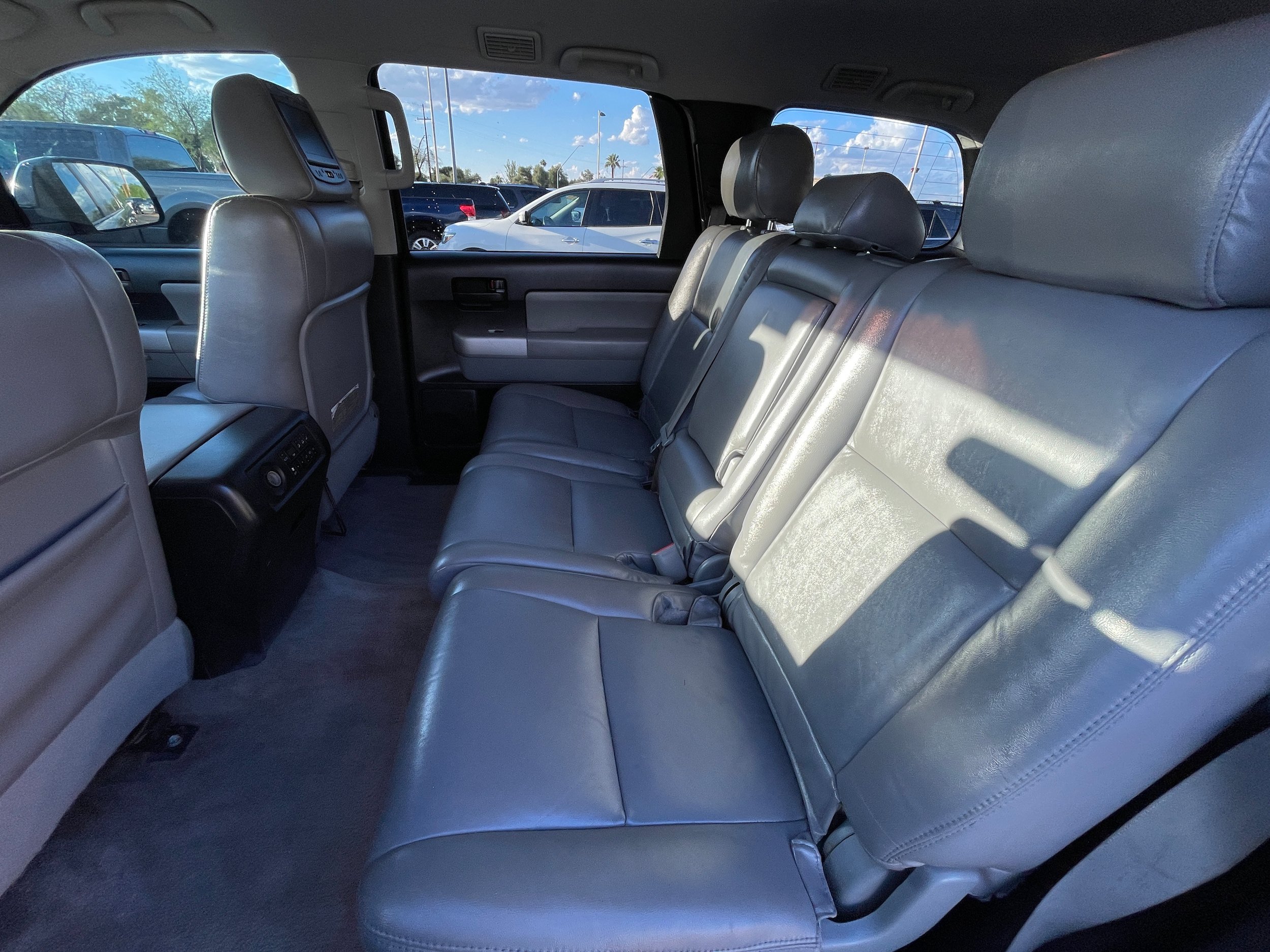 Used 2008 Toyota Sequoia SR5 w/ Pwr Driver Seat Pkg RWD image 19