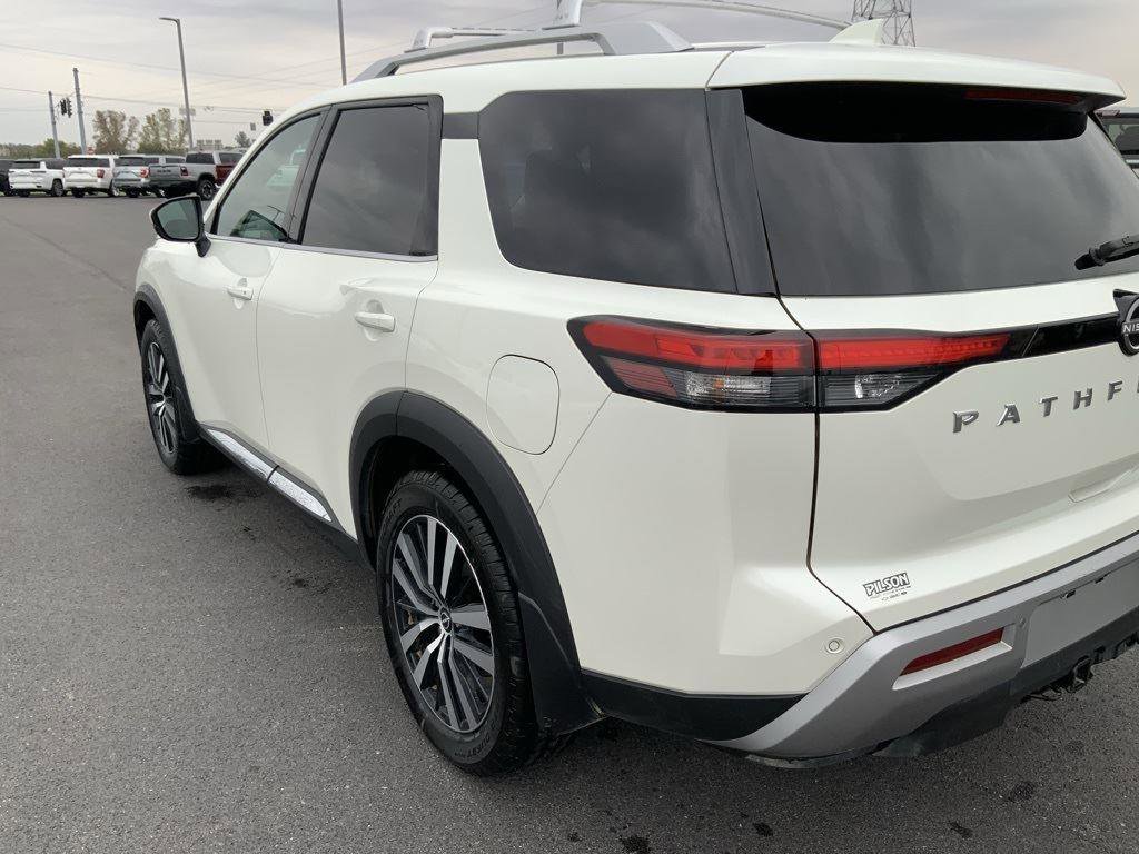Used 2023 Nissan Pathfinder Platinum image 18