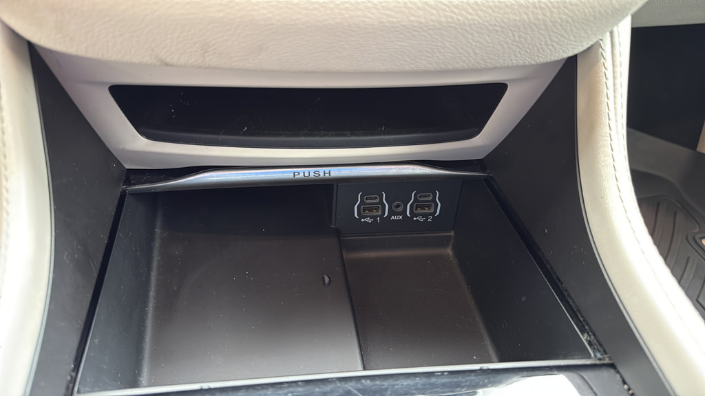 Used 2022 Chrysler Pacifica Limited FWD image 32