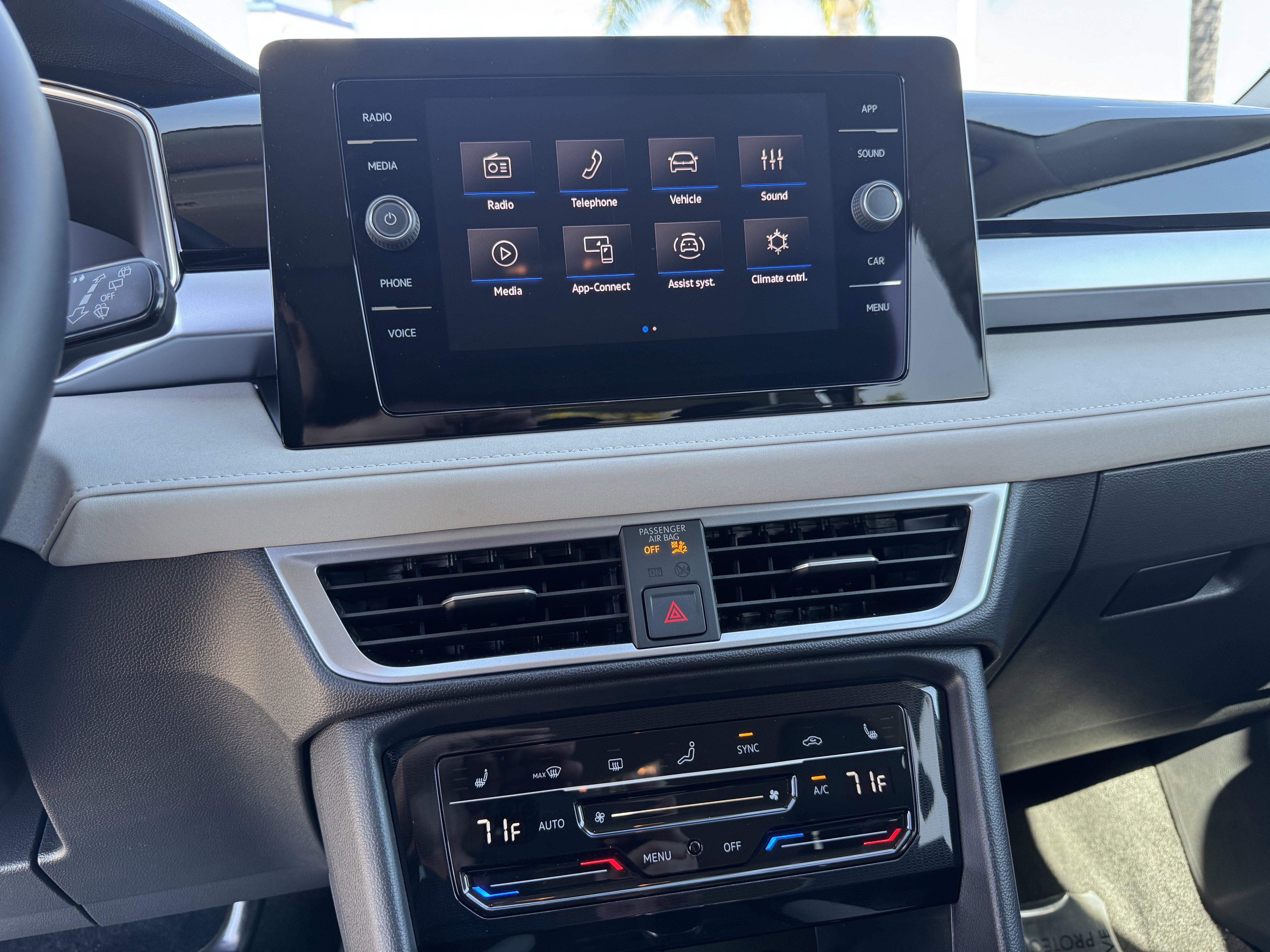 Used 2025 Volkswagen Taos SE image 25