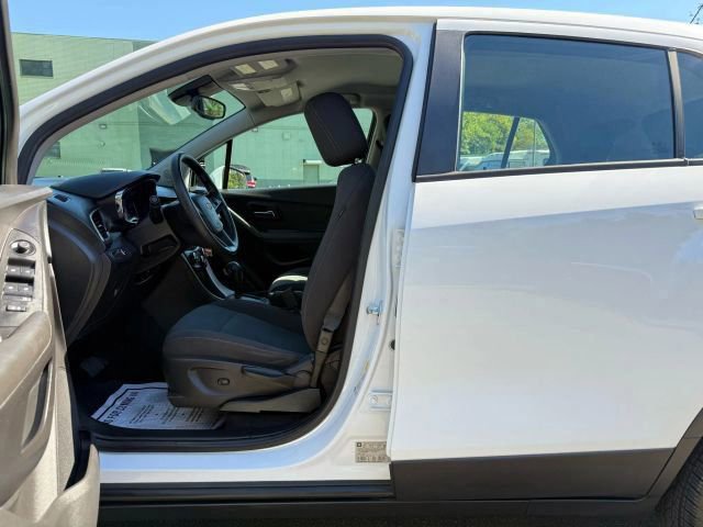 Used 2018 Chevrolet Trax LS image 11