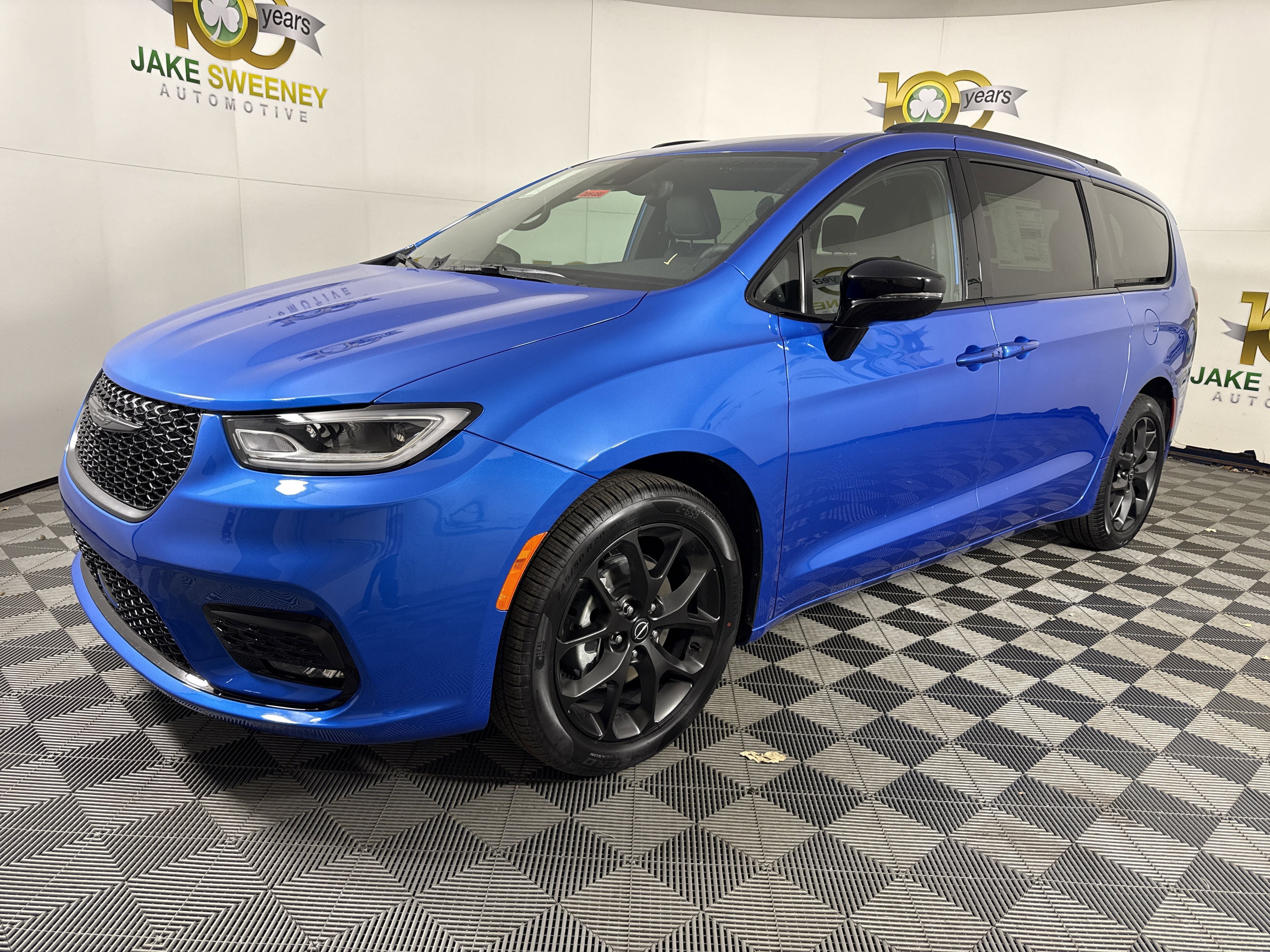 New 2026 Chrysler Pacifica Select image 5