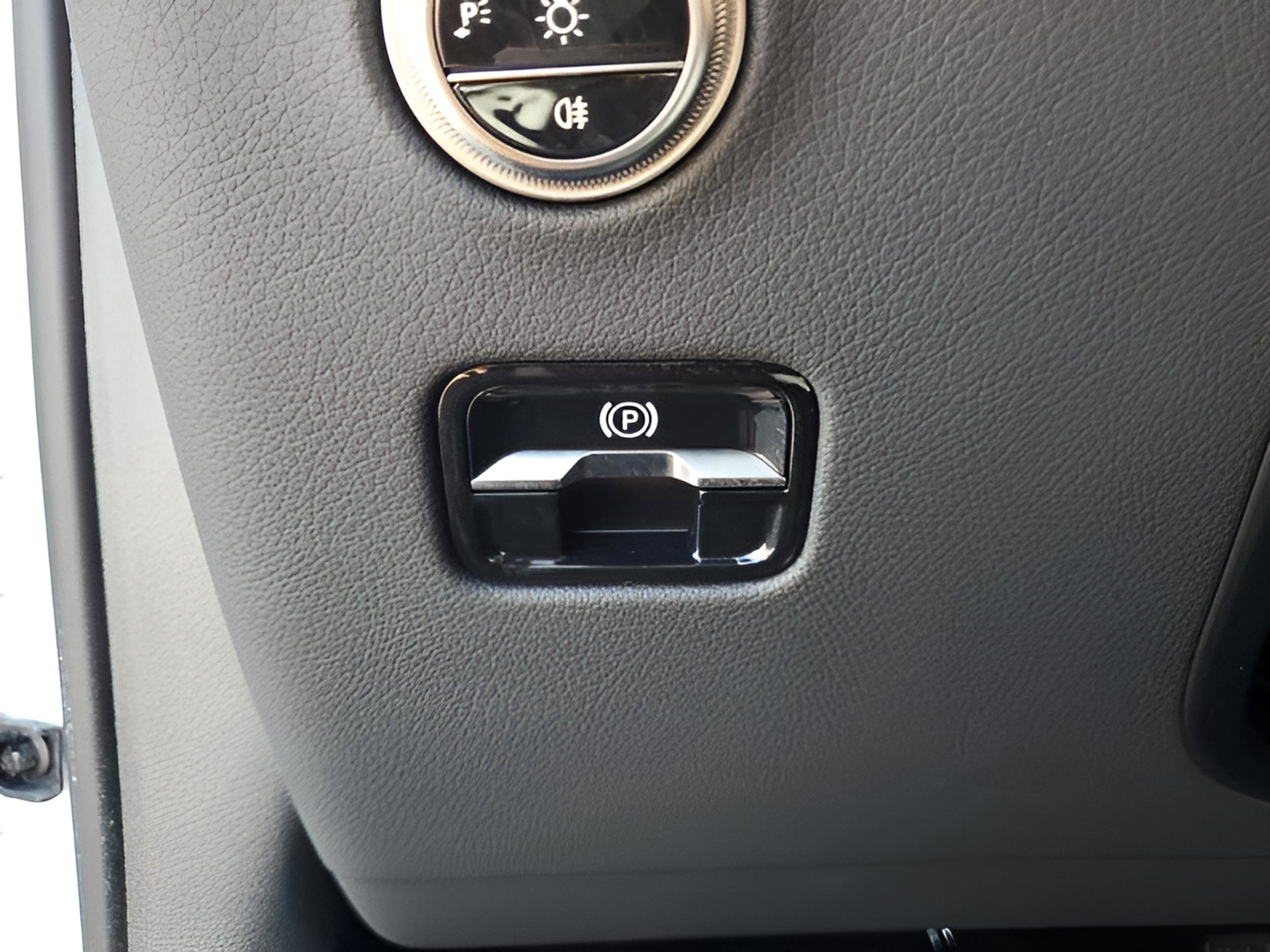 Certified 2025 Mercedes-Benz GLC 300 300 image 27