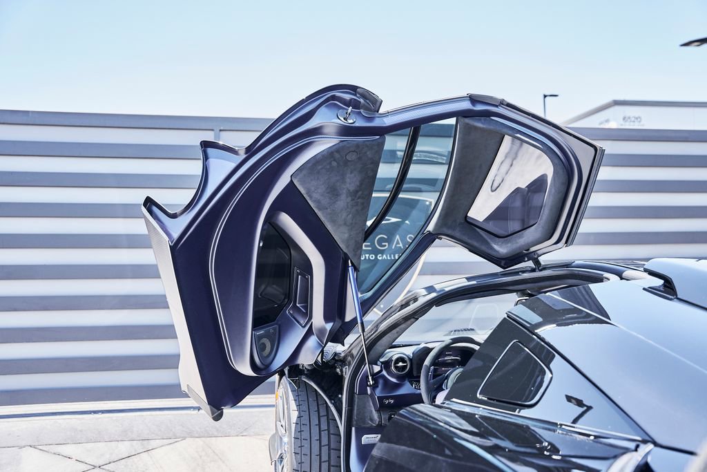 Used 2019 McLaren Senna RWD image 36
