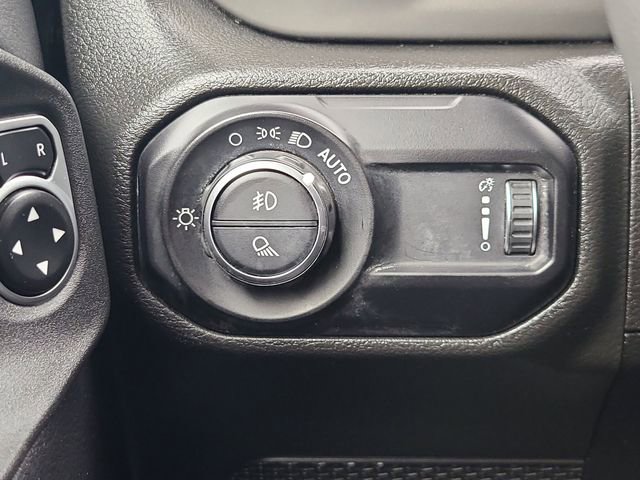 Used 2023 Jeep Gladiator Overland AWD/4WD image 17