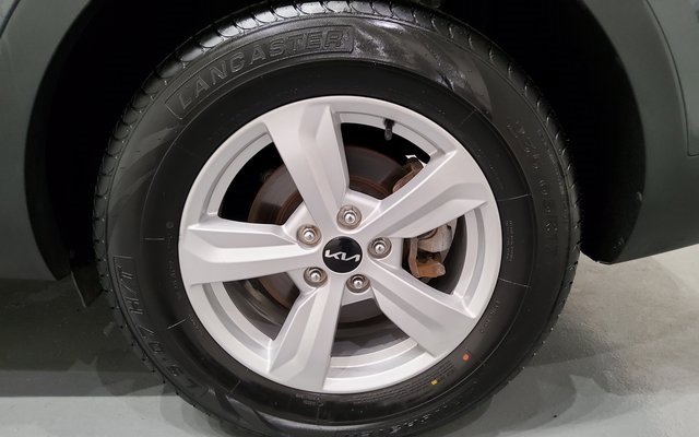 Used 2023 Kia Sorento LX image 39