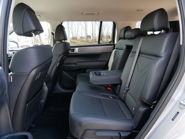 Used 2025 Hyundai Santa Fe SEL FWD image 11