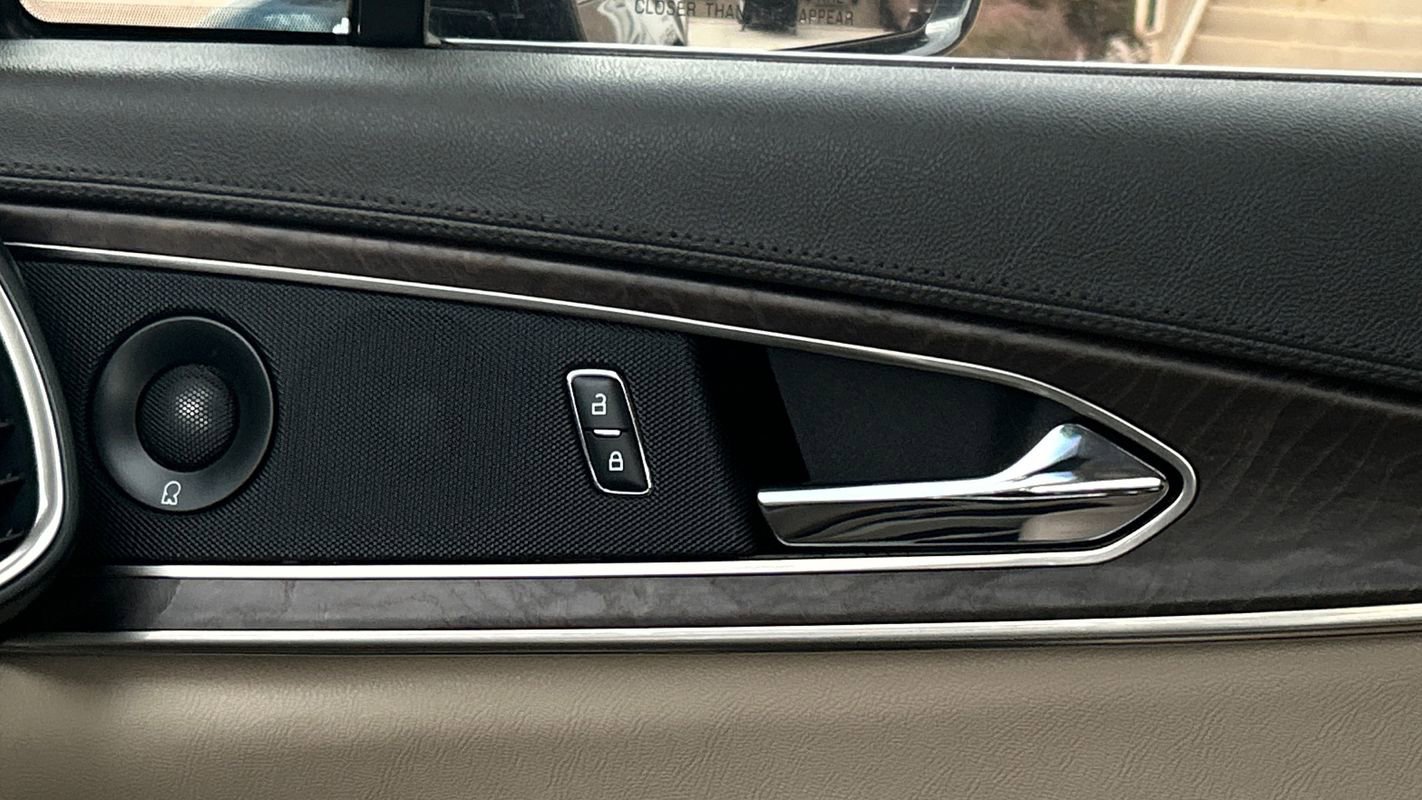 Used 2019 Lincoln Nautilus Reserve image 37