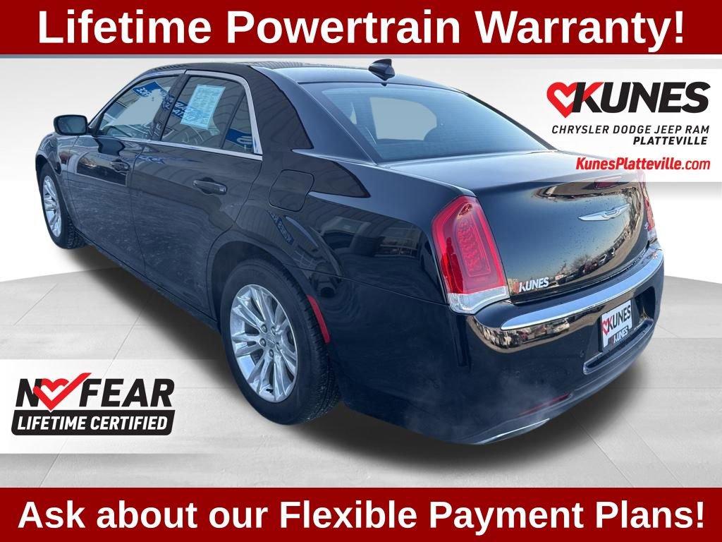 Used 2021 Chrysler 300 Touring L image 6