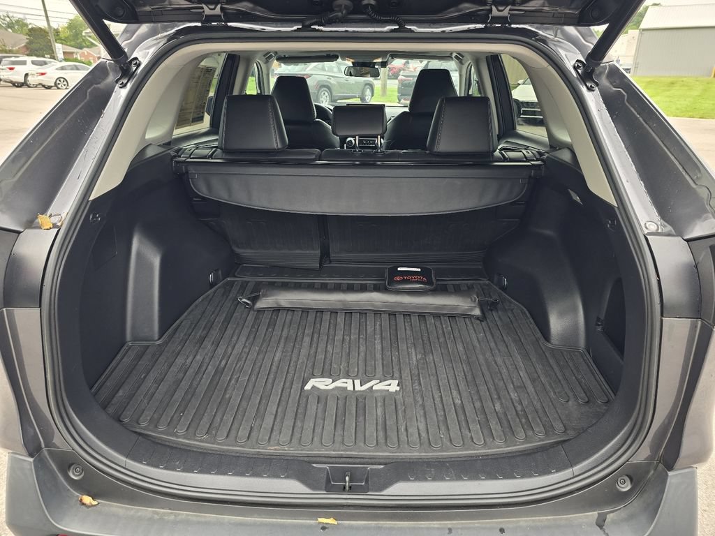 Used 2021 Toyota RAV4 XLE Premium AWD/4WD image 26