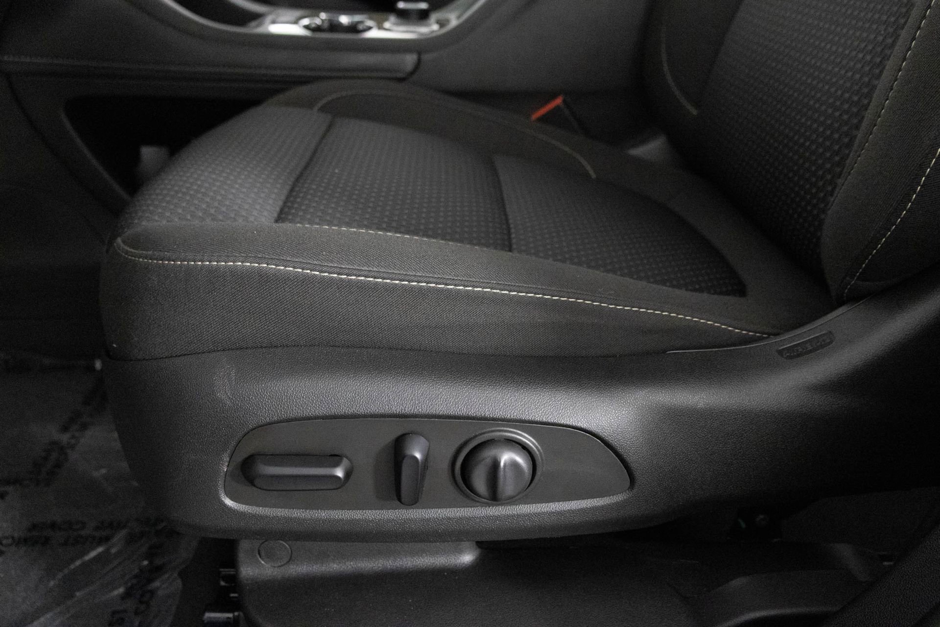 Certified 2023 GMC Acadia SLE w/ Driver Convenience Package image 20