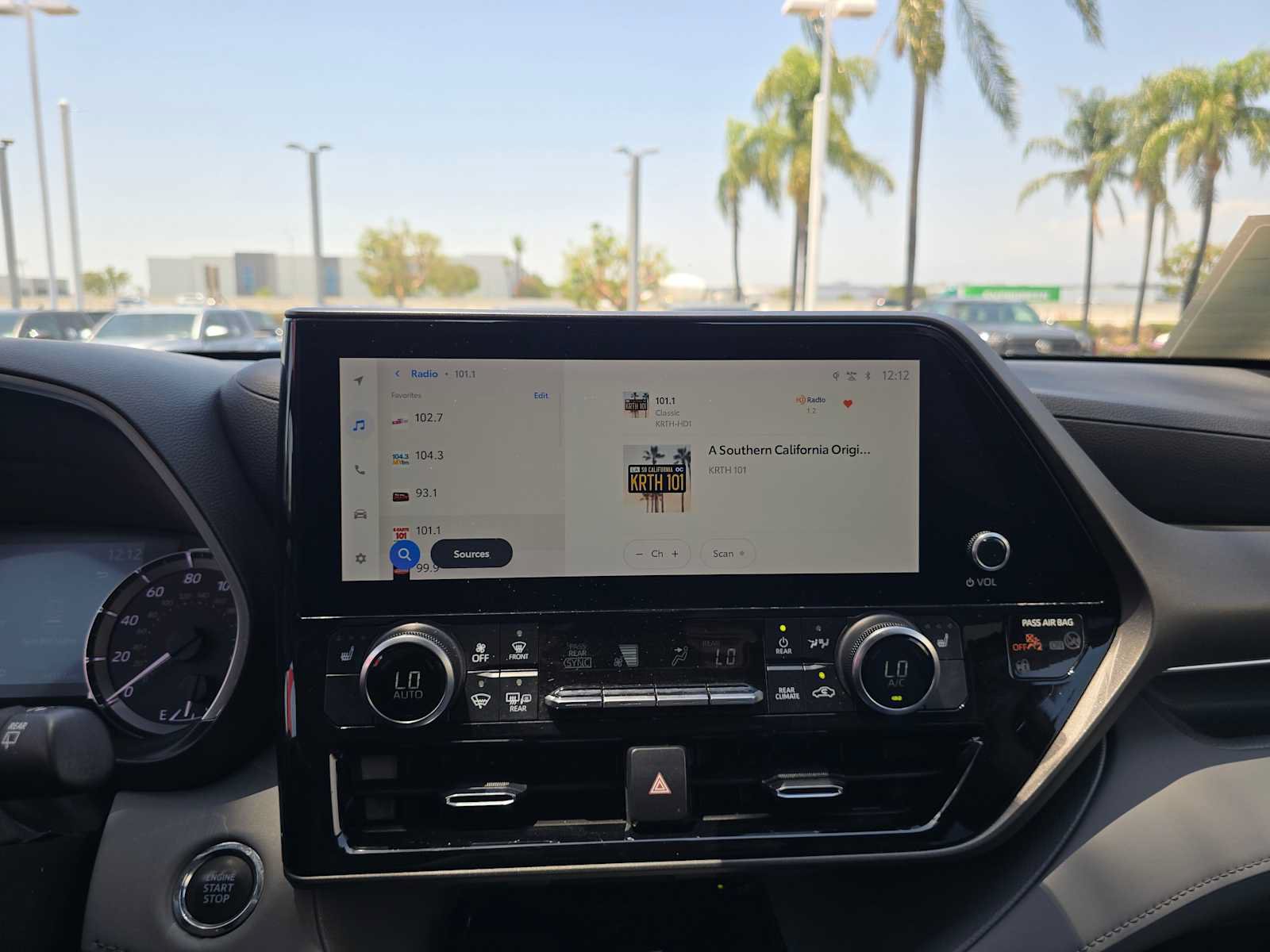 Used 2023 Toyota Highlander XLE FWD image 27