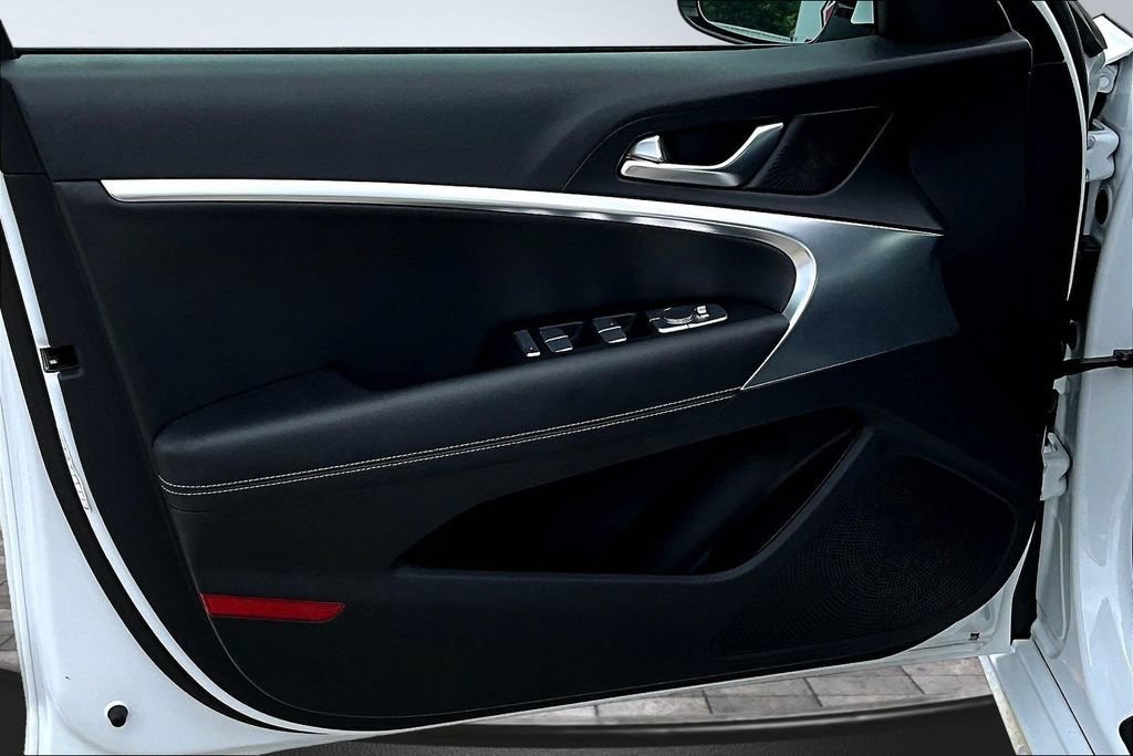 Used 2025 Genesis G70 2.5T RWD image 21