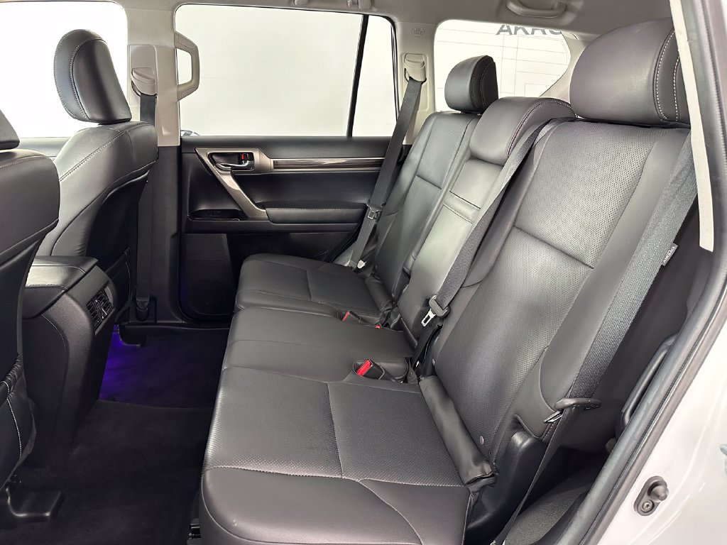 Used 2015 Lexus GX 460 w/ Navigation Package AWD/4WD image 18