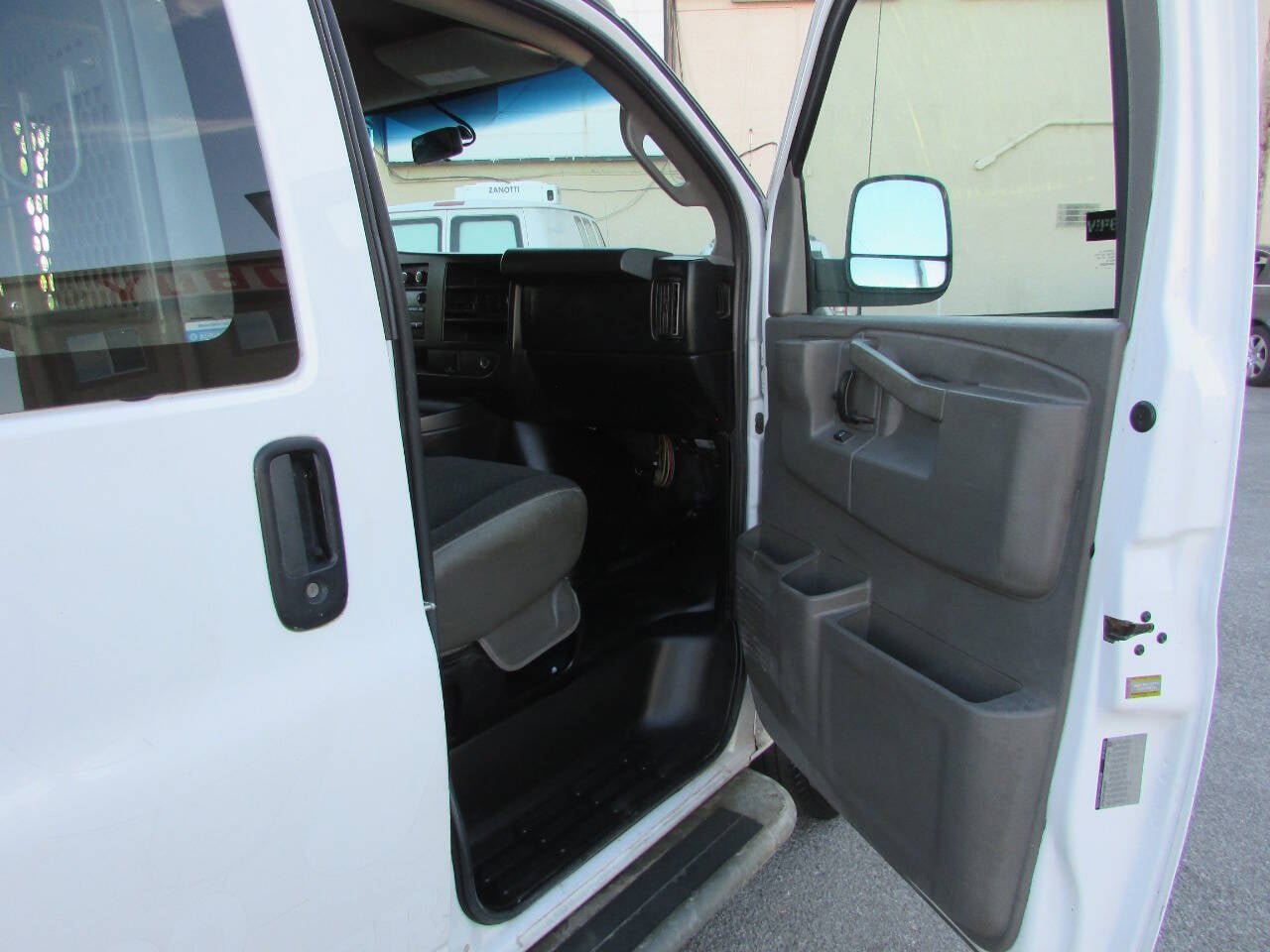 Used 2018 GMC Savana 2500 w/ Driver Convenience Package RWD image 10