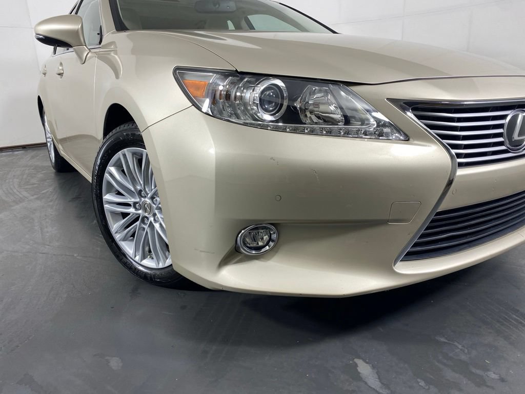 Used 2014 Lexus ES 350 w/ Luxury Package FWD image 3