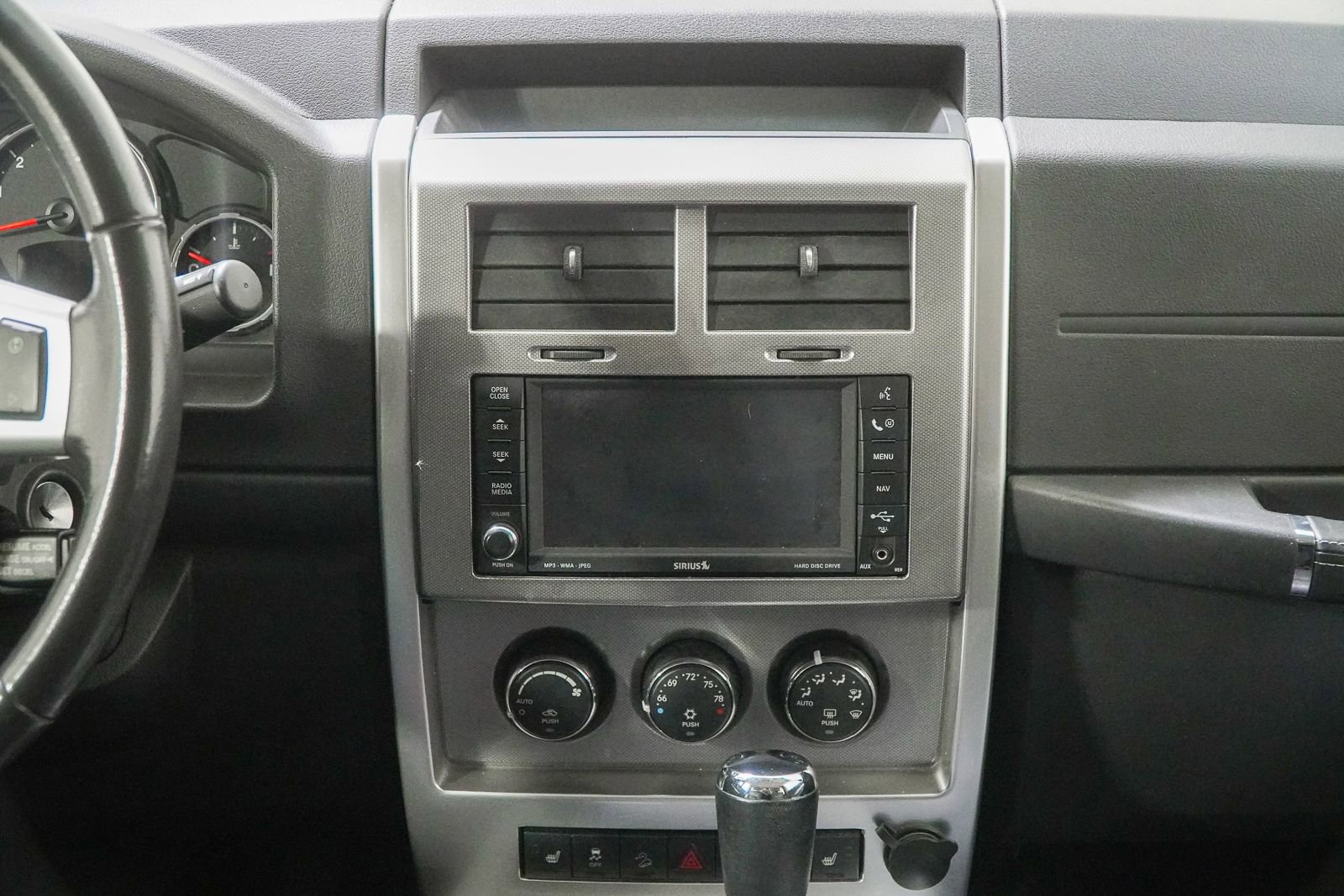 Used 2010 Jeep Liberty Limited w/ Tire & Wheel Group AWD/4WD image 25