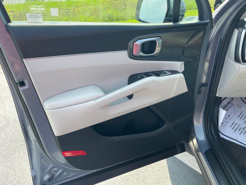 Used 2025 Kia Sorento EX w/ Panoramic Sunroof Package FWD image 12