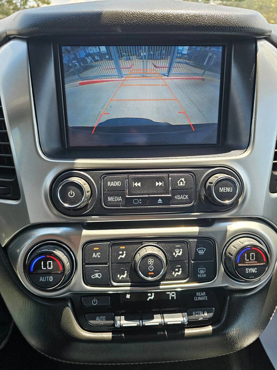 Used 2016 Chevrolet Suburban LS RWD image 20