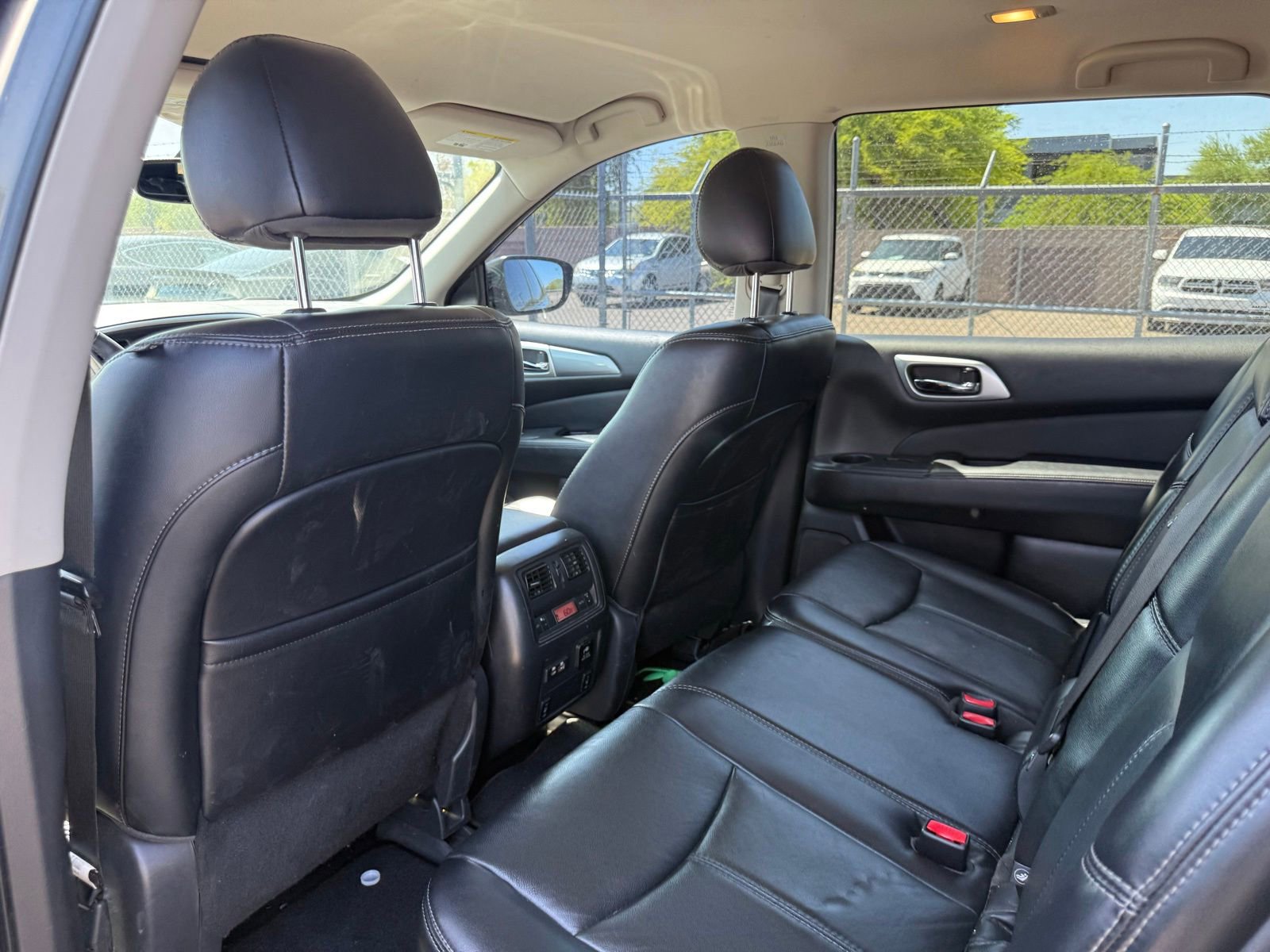 Used 2020 Nissan Pathfinder SL AWD/4WD image 12
