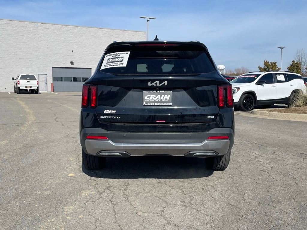 New 2025 Kia Sorento S image 6
