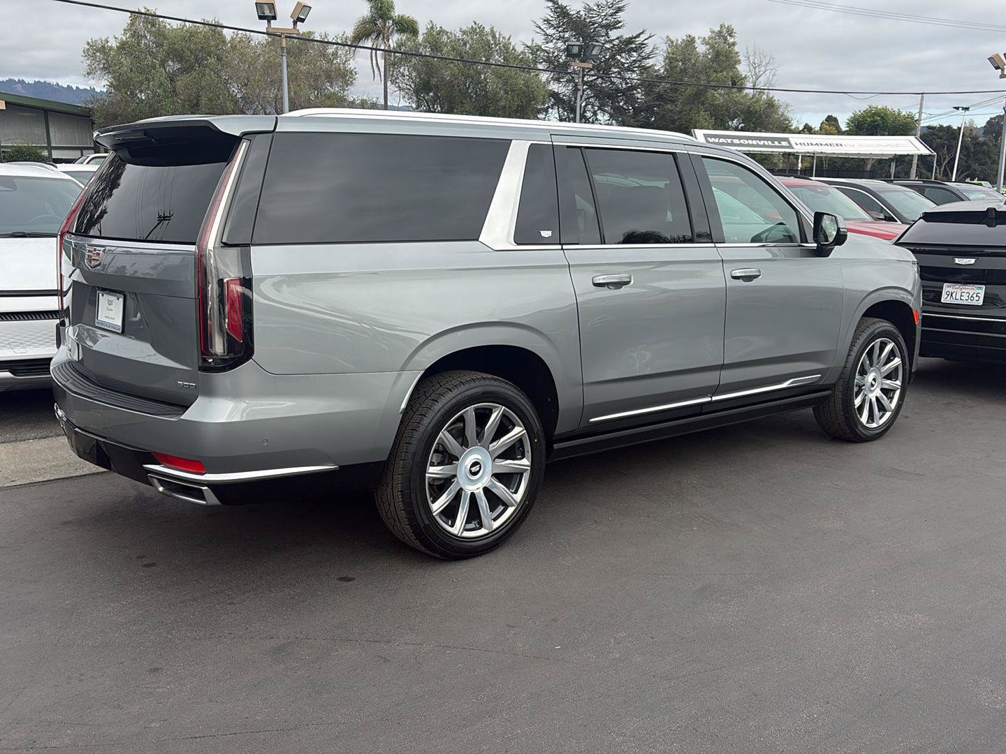 Used 2023 Cadillac Escalade ESV Premium Luxury Platinum AWD/4WD image 4