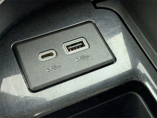 Used 2023 Cadillac Escalade ESV Sport Platinum w/ LPO, ONYX Package image 26