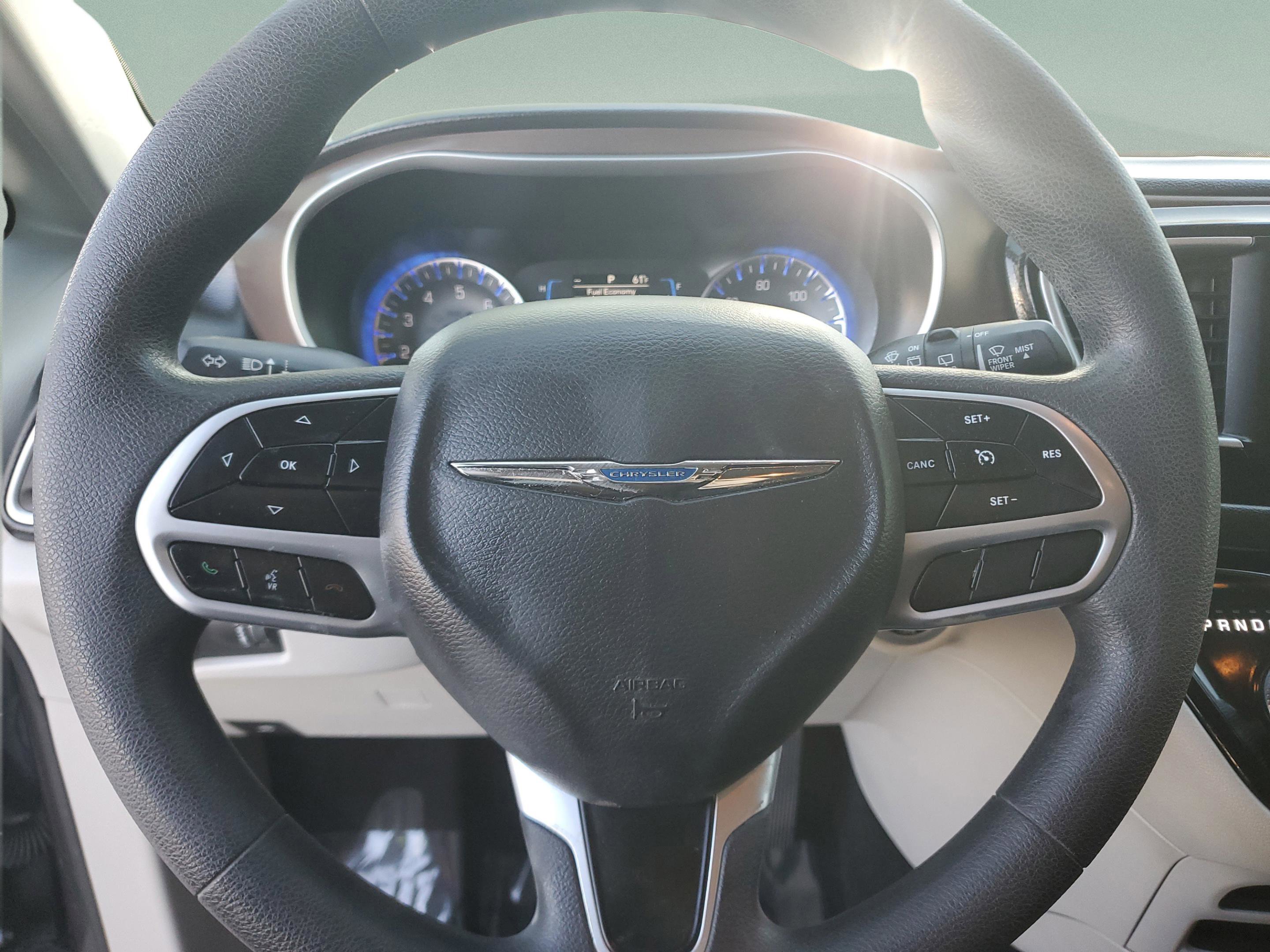 Used 2022 Volkswagen Atlas Cross Sport SE image 18