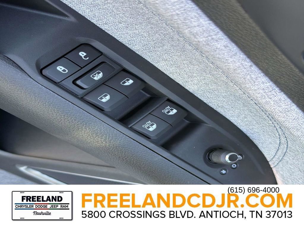 New 2026 Jeep Compass Latitude image 20