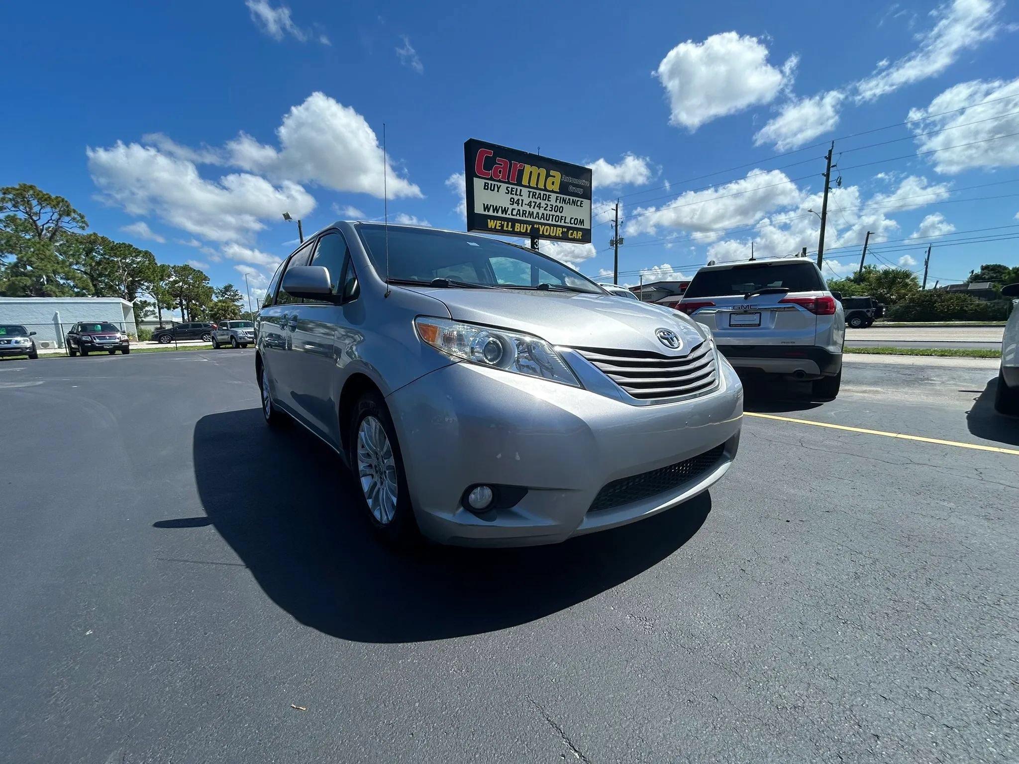 Used 2011 Toyota Sienna XLE FWD image 1
