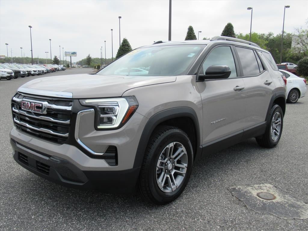 Used 2025 GMC Terrain Elevation w/ Elevation Premium Package AWD/4WD image 3