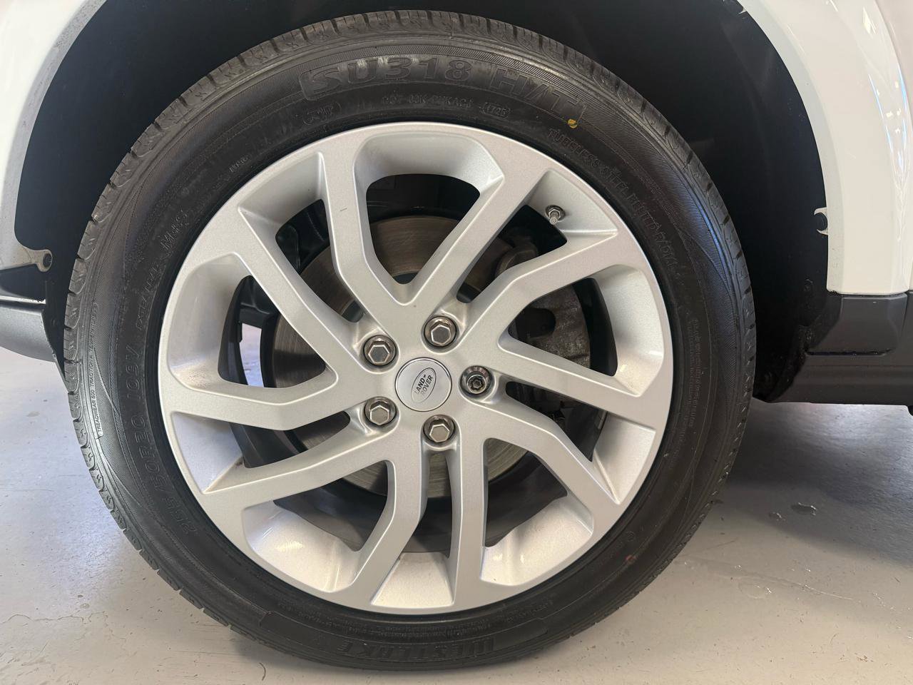 Used 2016 Land Rover LR4 HSE Silver Edition AWD/4WD image 22