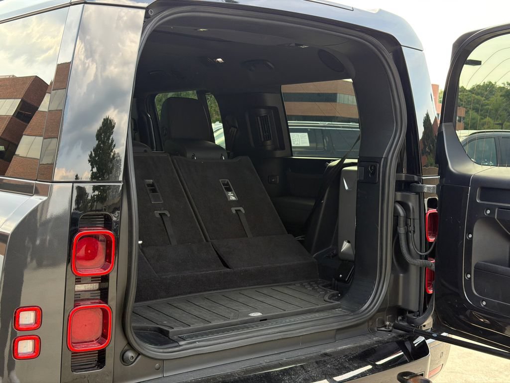 Used 2023 Land Rover Defender 130 X-Dynamic SE AWD/4WD image 7
