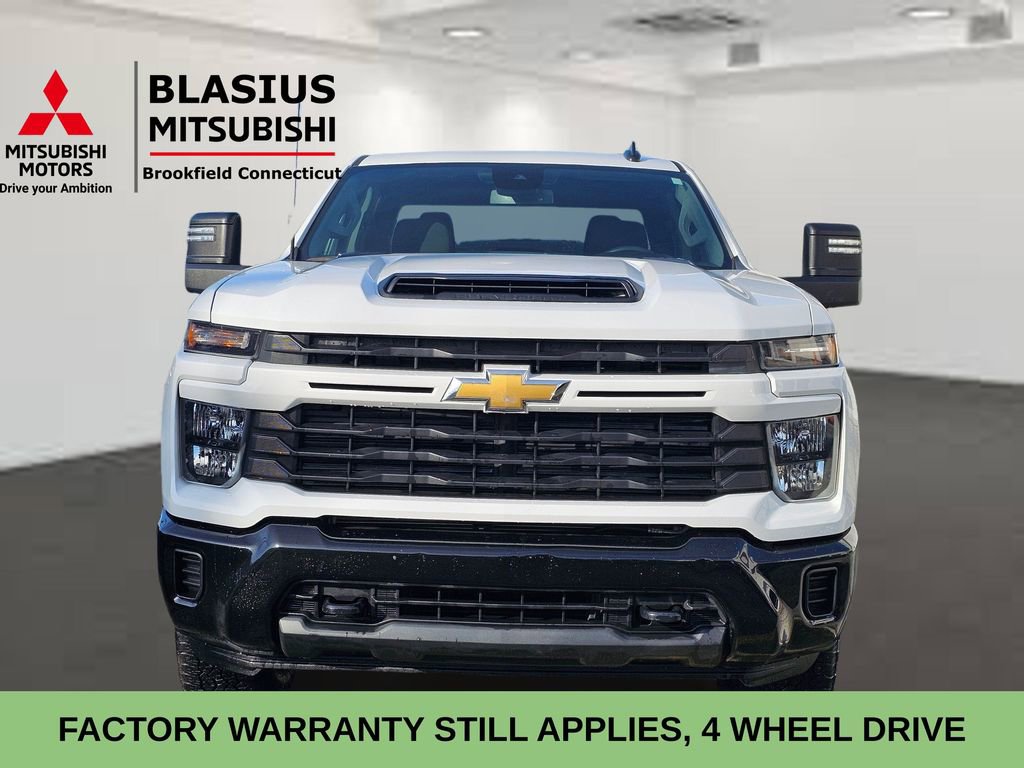 Used 2024 Chevrolet Silverado 2500 Custom w/ Custom Value Package image 3