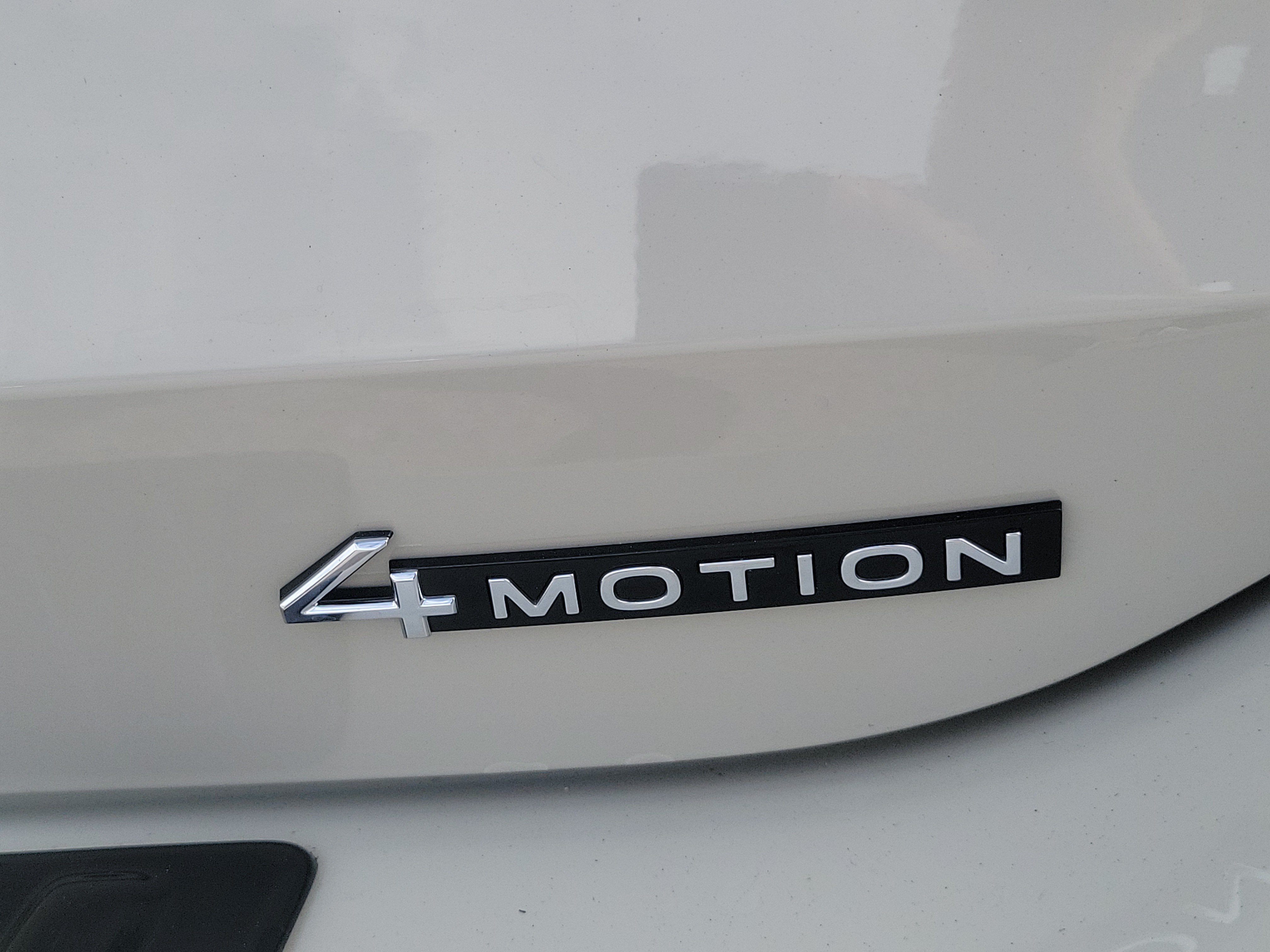 Used 2025 Volkswagen Tiguan SEL R-Line AWD/4WD image 34