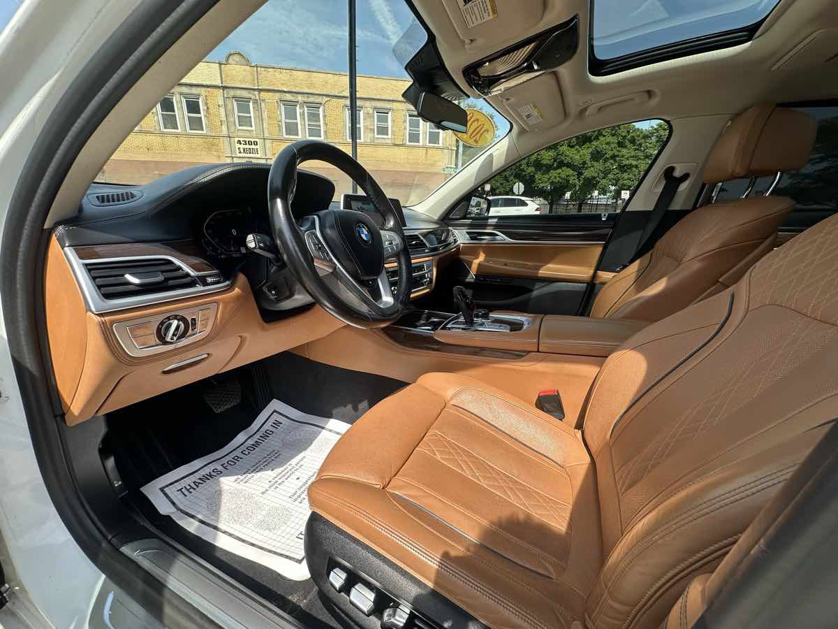 Used 2020 BMW 750i xDrive w/ Executive Package AWD/4WD image 10