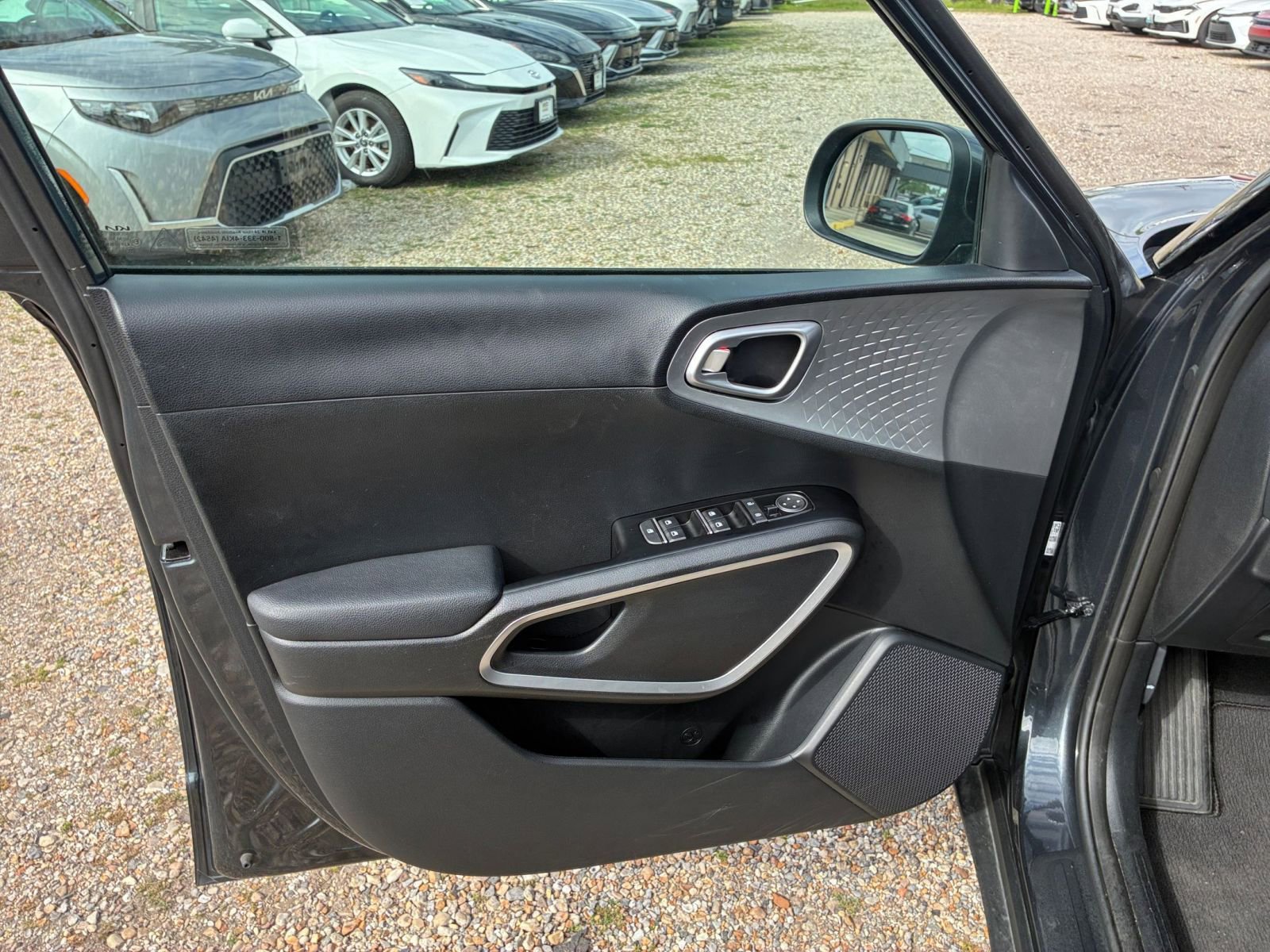 Used 2025 Kia Soul LX w/ LX Technology Package image 15